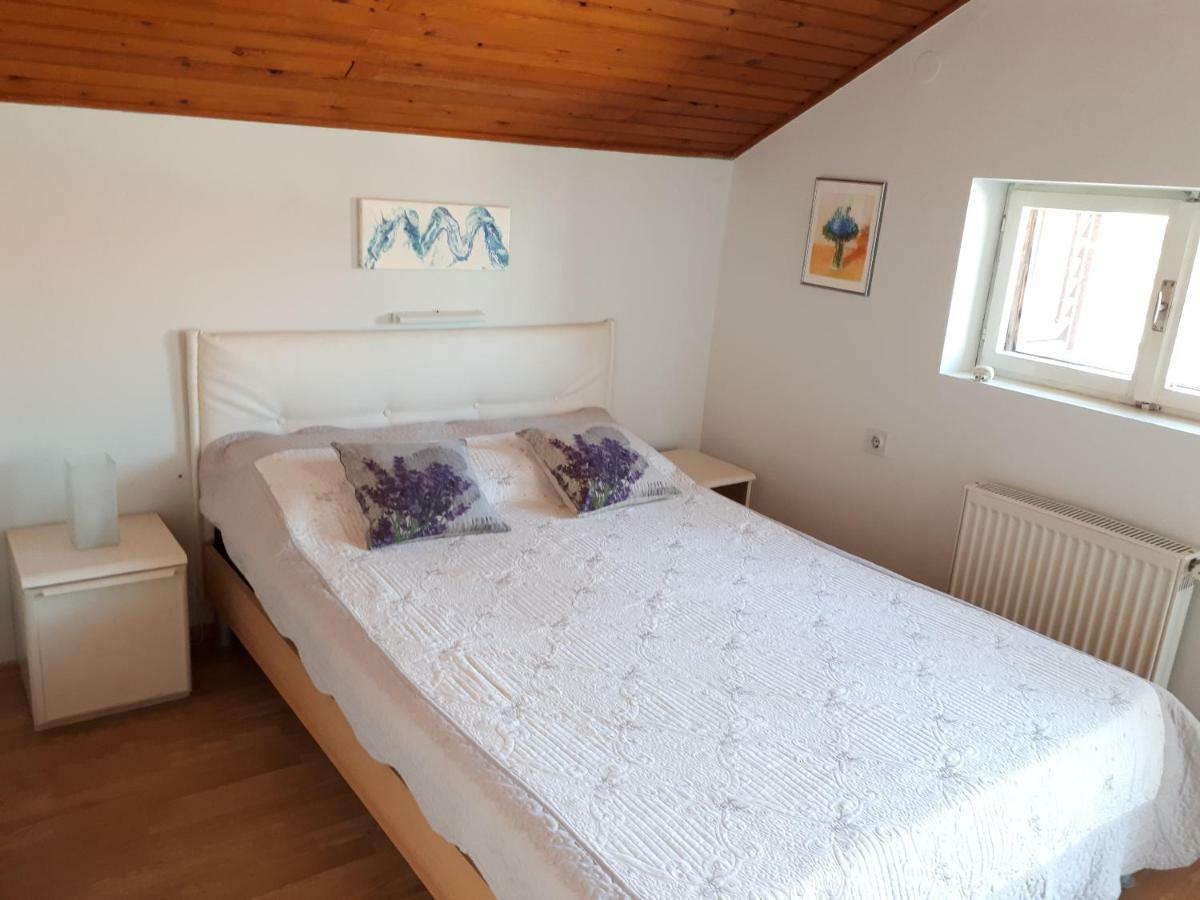 Apartmani Matas Petrčane Exterior foto